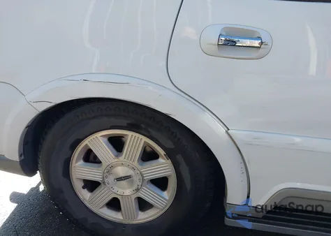 2004 Lincoln Navigator z USA, uszkodzony, nr VIN 5LMFU27R44LJ34098